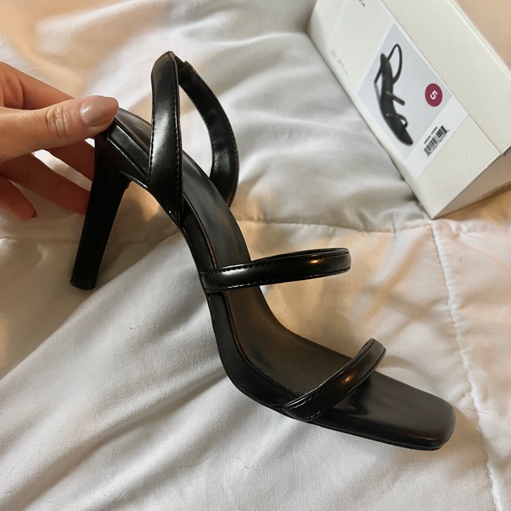 Like New Strappy Heel